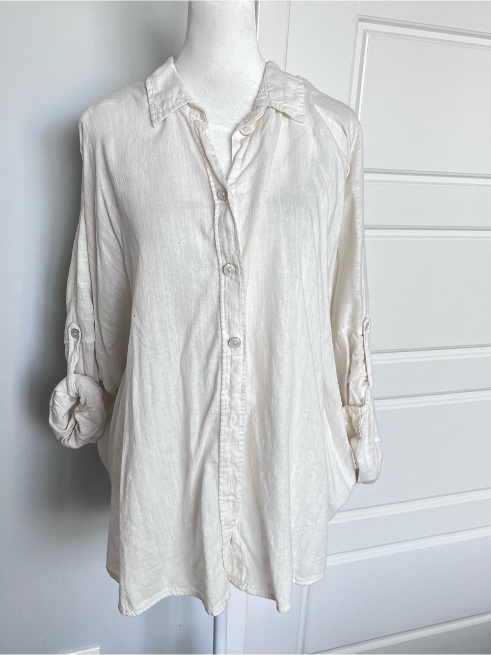 American Eagle Outfitters Ivory Button-Down Shirt